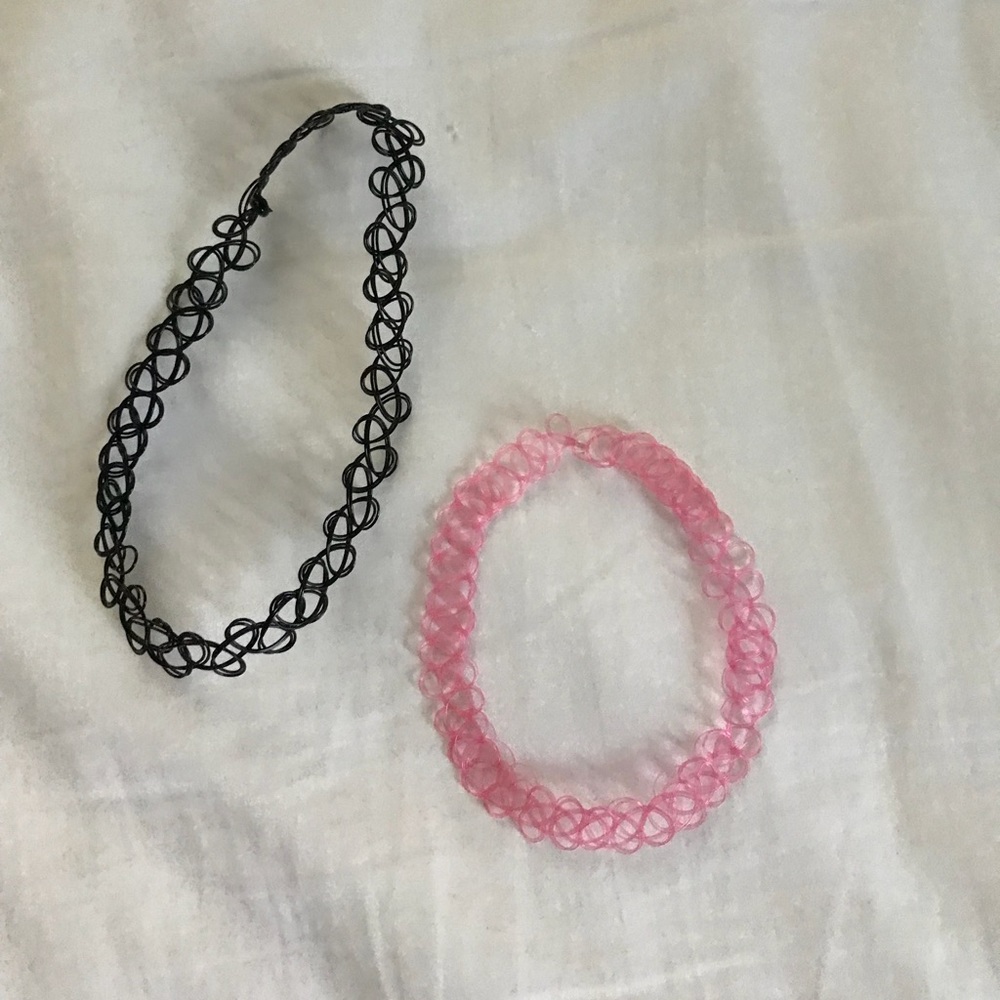 2 chokers